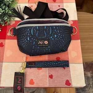 Makeup junkie sidekick